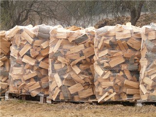 Brennholz gespalten 